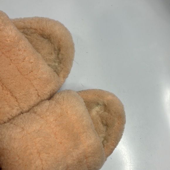 UGG Fluff Yeah platform slippers light peach size 11โ - Picture 9 of 10